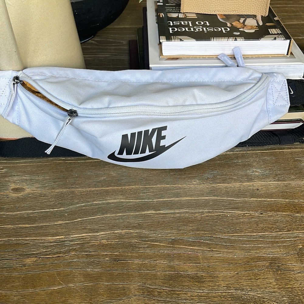 NIKE Fannie Pack Light Pale Blue